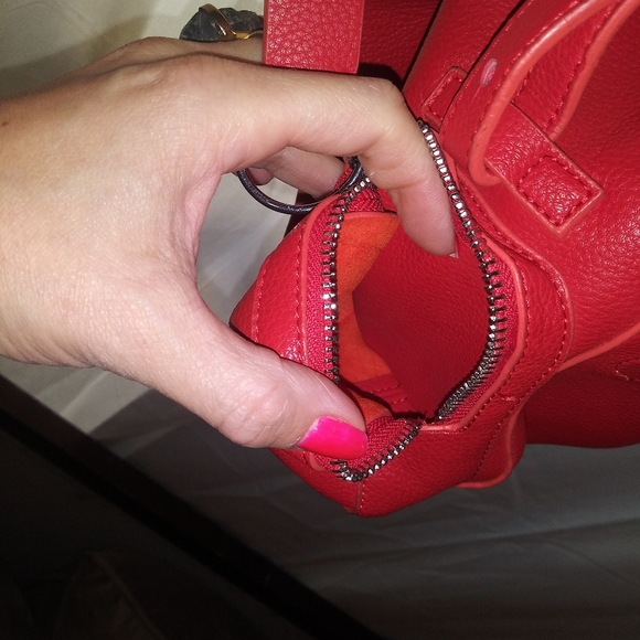 Super Lightweight Chic Red Crossbody Bag in a Pebbled Grain Vegan Leather. - Picture 6 of 11